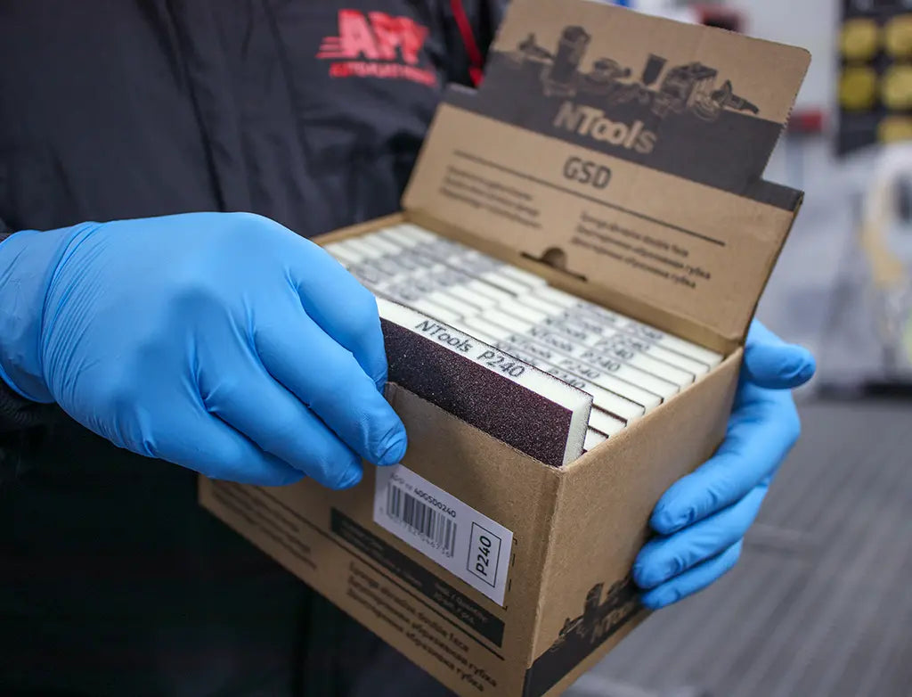 Éponge abrasive double face ultra-flexible pour zones difficiles - ProFinish Distribution